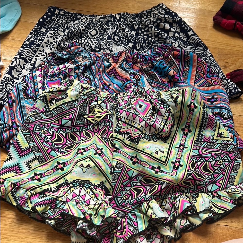 3 Pairs of Lori & Jane Colorful Geometric Patterned Shorts - 10/12